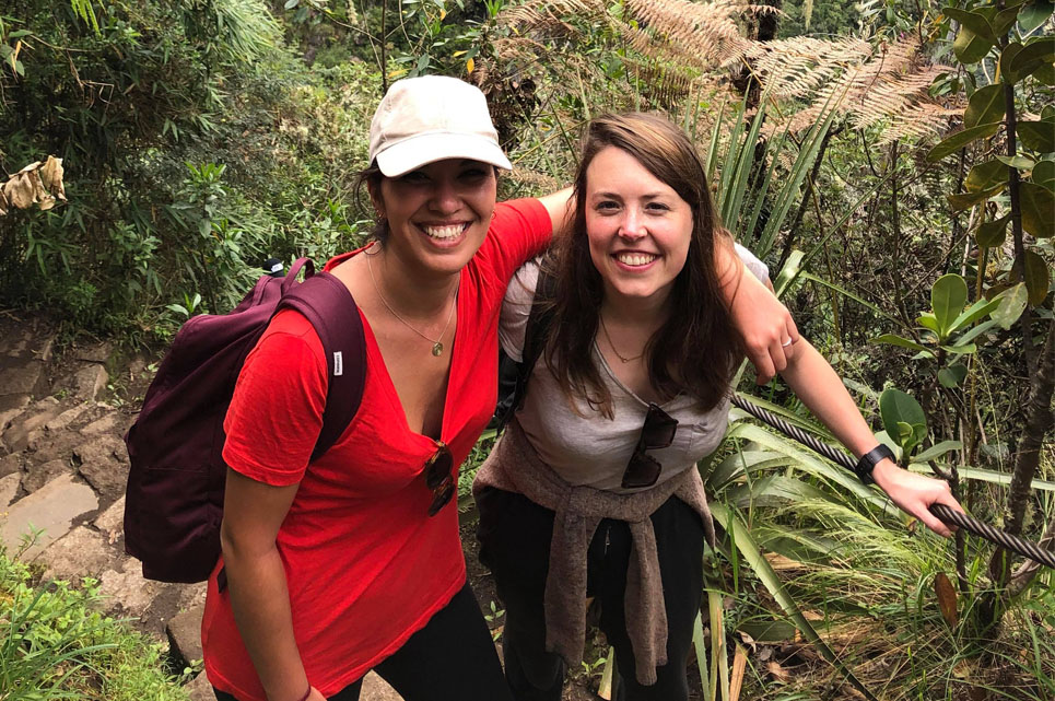 Spanish psychologists stuck in Peru. They were ejoyed holidays. 
