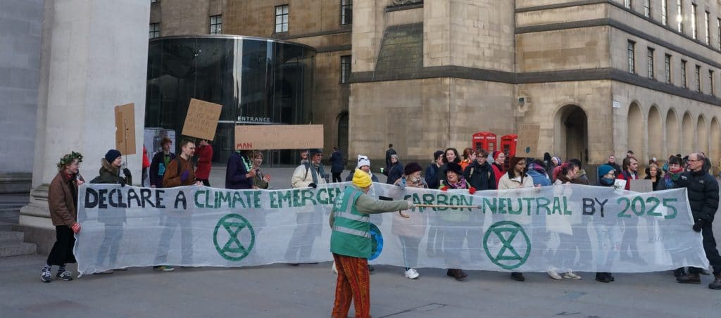 Extinction Rebellion demands to declare climante emergency. Ectinction Rebellipn demands climate emergency. They organise pacific disruption. They gather hundreds of people. Published in The Green Bee: Eco-Journalism. Author Juan Villanueva climate protests