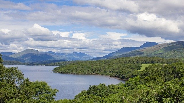 to keep Balmaha clean. Loch Lommond is famous for its views, its walks, and its landascape. Thousand of tourists go there every year. Published at The Green Bee: Eco-Journalism. Author Juanele Villanueva