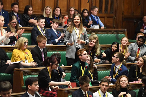Emma Greenwood dio un discurso como Miembro Junior del Parlamento