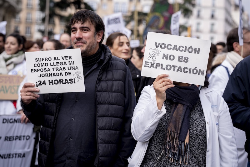 acaba la huelga de médicos. Una de las protestas era por las largas jornadas laorales