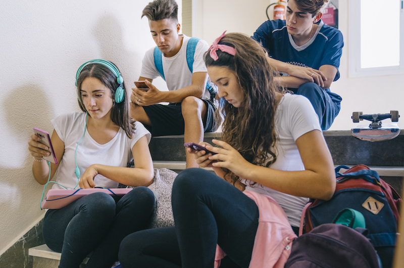 Le movimiento off february llama a desinstalar las redes sociales de los móvles durante un mes