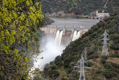 Cómo funcionan las EDAR. Para el correcto funcionameinto los embalses aguantan el agua y la van soltando gradualmente