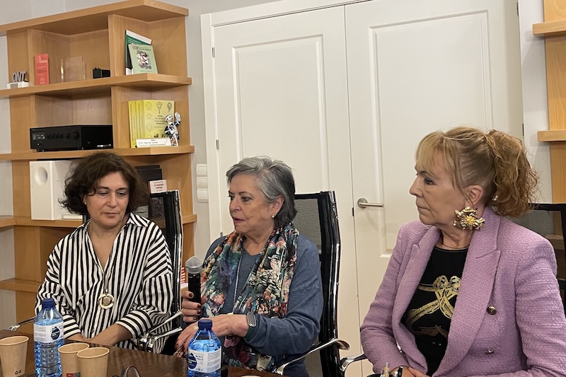 De dcha a izq: Myriam Calle, neumóloga, María Marin, paciente EPOC